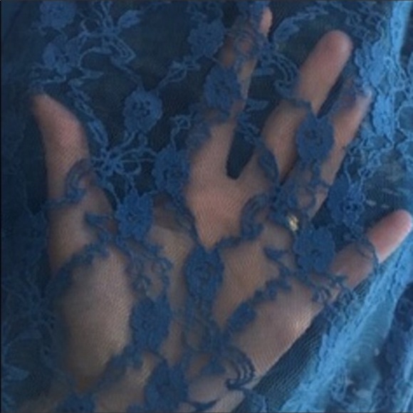 Beautiful Lace Back Burnt Out Top - Picture 2 of 5